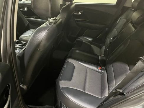 Used 2018 Kia Niro EX image 19