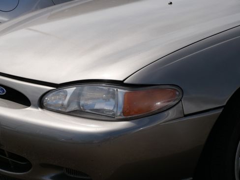 Used 2001 Ford Escort Sedan FWD image 4