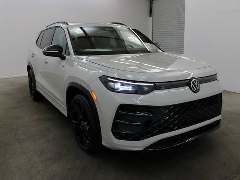 New 2026 Volkswagen Tiguan SE R-Line FWD image 6