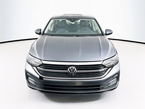 Used 2024 Volkswagen Jetta SE image 2