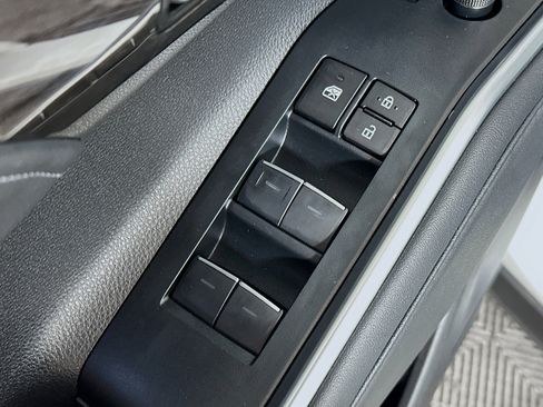 Used 2024 Toyota Highlander Platinum AWD/4WD image 17