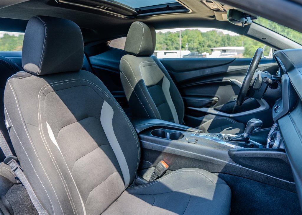 Used 2023 Chevrolet Camaro LT RWD image 30