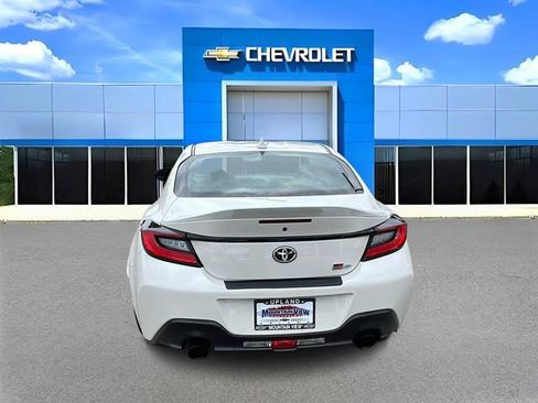 Used 2024 Toyota GR86 Premium RWD image 4