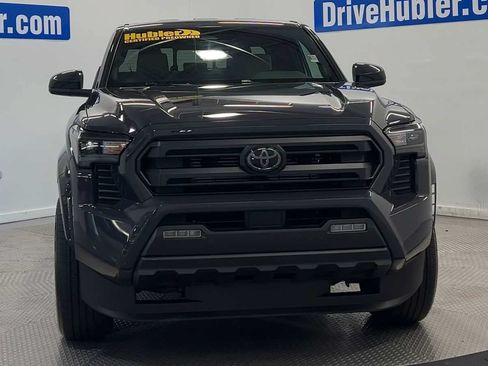 Used 2025 Toyota Tacoma SR5 AWD/4WD image 4
