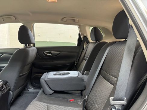 Used 2020 Nissan Rogue SV AWD/4WD image 16