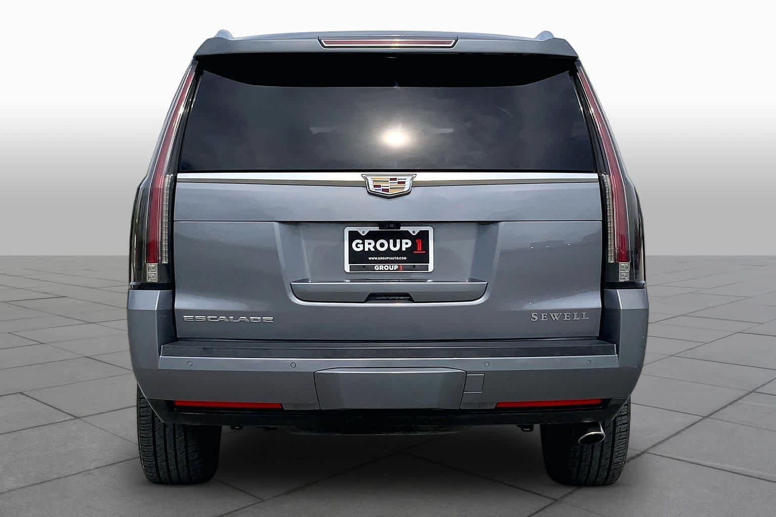 Used 2018 Cadillac Escalade Luxury w/ LPO, Radiant Package RWD image 5