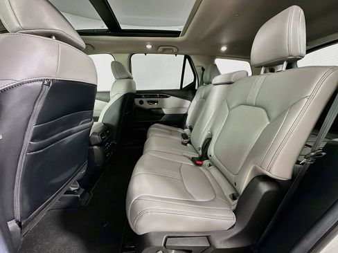 Used 2025 Honda Pilot Touring image 17