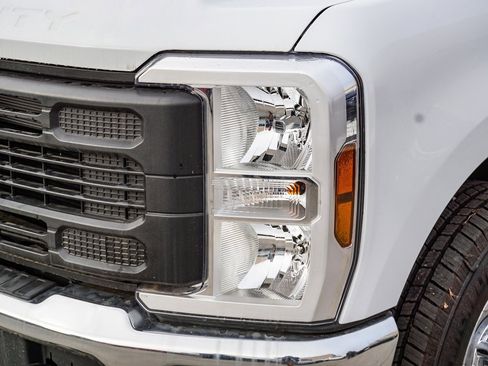 New 2024 Ford F250 XL w/ XL Chrome Package image 5