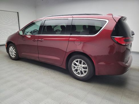 Used 2022 Chrysler Pacifica Touring-L FWD image 3