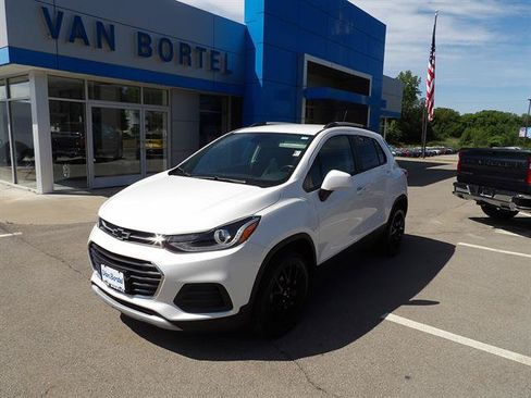 Certified 2022 Chevrolet Trax LT w/ Driver Confidence Package AWD/4WD image 1