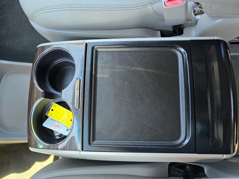 Used 2015 Toyota Sienna XLE w/ XLE Navigation Package image 20