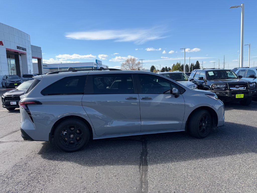 Used 2025 Toyota Sienna XLE Woodland Edition AWD/4WD image 2