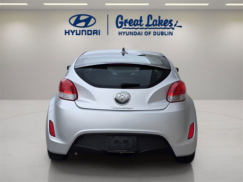 Used 2016 Hyundai Veloster image 4