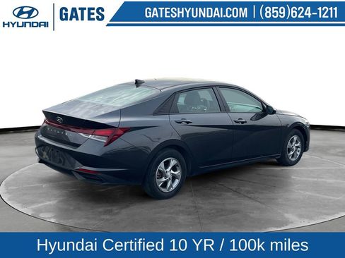 Used 2021 Hyundai Elantra SE image 2