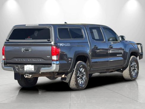 Used 2017 Toyota Tacoma TRD Off-Road w/ Tow Package (A/T) AWD/4WD image 2