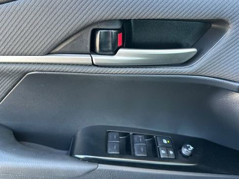 Used 2025 Toyota Camry SE w/ Convenience Package FWD image 12
