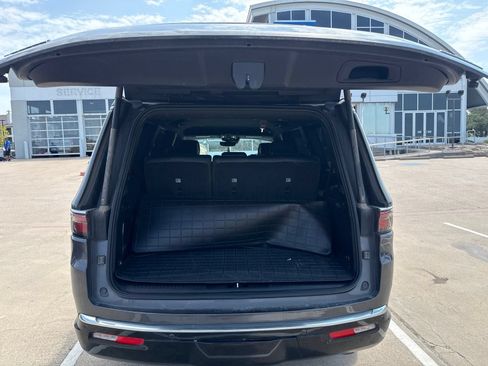 Used 2022 Jeep Wagoneer Series II RWD image 7