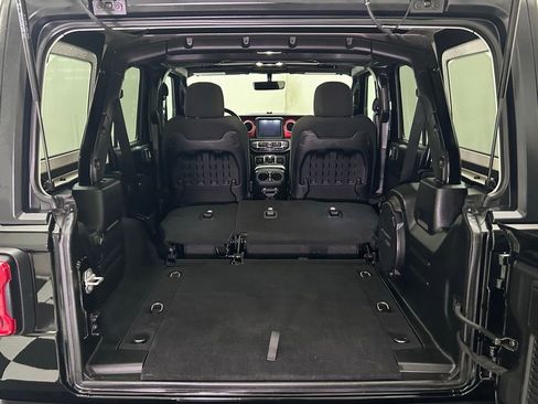 Certified 2021 Jeep Wrangler Unlimited Rubicon w/ Xtreme Recon 35" Tire Package image 11