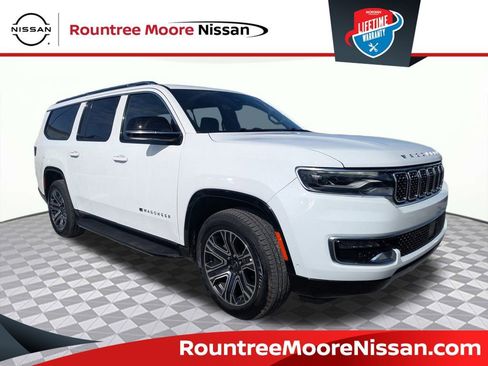 Used 2025 Jeep Wagoneer L Series II w/ 8-pass Seating Package image 1