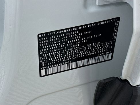 Used 2025 Volkswagen Taos SE FWD image 12