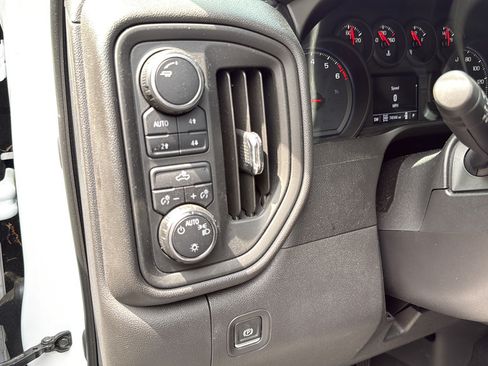 Used 2019 Chevrolet Silverado 1500 Custom Trail Boss w/ Custom Convenience Package AWD/4WD image 16