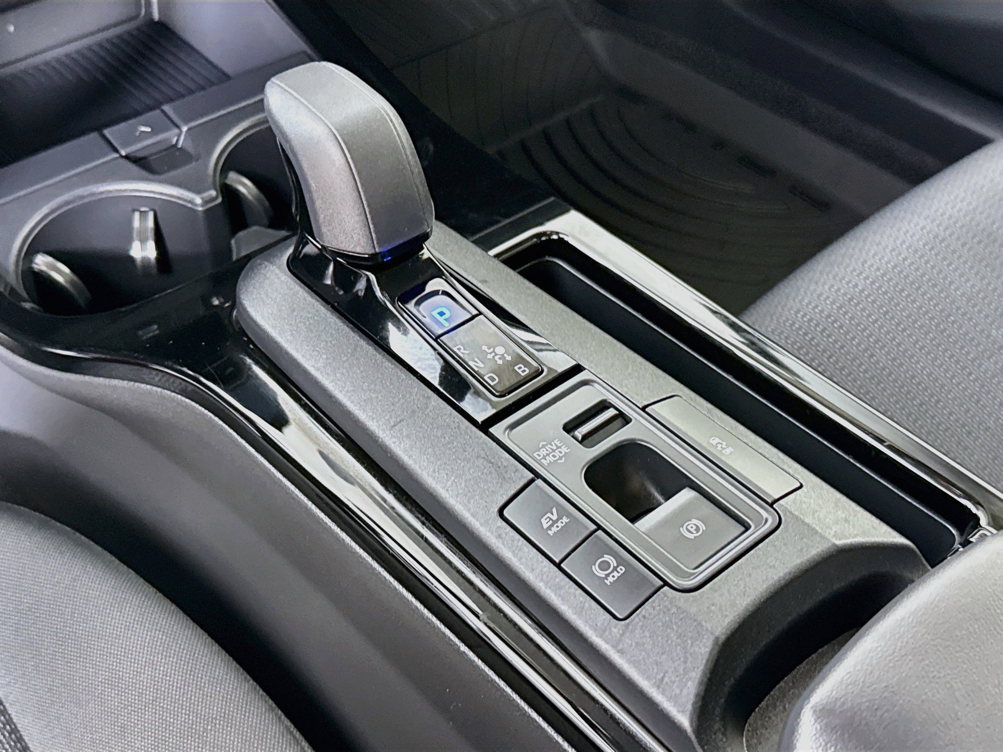 Certified 2025 Toyota Prius LE FWD image 18