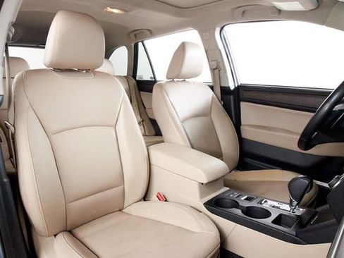 Used 2017 Subaru Outback 2.5i Limited image 18