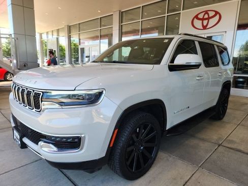 Used 2022 Jeep Wagoneer Series III AWD/4WD image 6