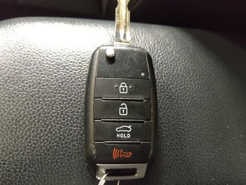 Used 2017 Kia Forte S FWD image 32