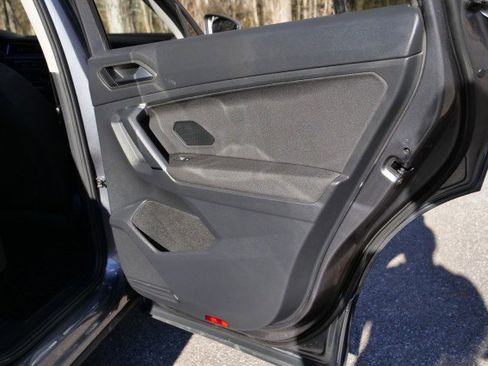 Used 2020 Volkswagen Tiguan S image 37