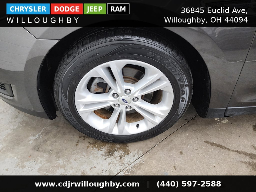Used 2017 Ford Taurus SE FWD image 38