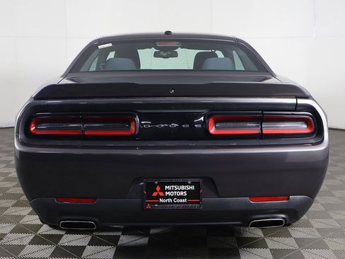 Used 2019 Dodge Challenger SXT image 9