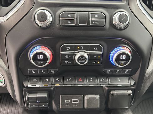 Used 2021 GMC Sierra 1500 AT4 w/ AT4 Premium Package AWD/4WD image 21