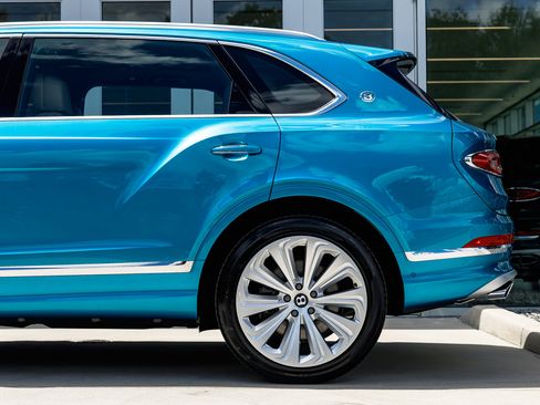 New 2025 Bentley Bentayga Extended Wheelbase image 16