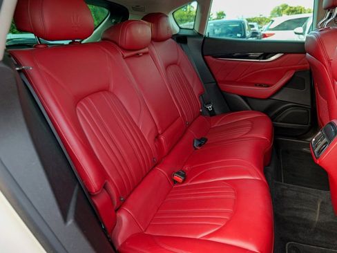 Used 2019 Maserati Levante image 31