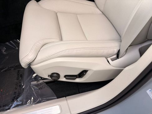 New 2026 Volvo XC60 B5 Ultra w/ Climate Package image 14