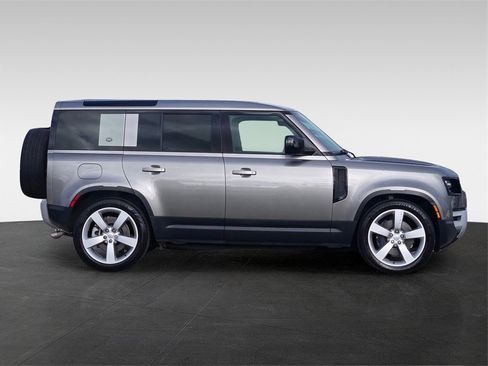 Used 2024 Land Rover Defender 110 SE image 7