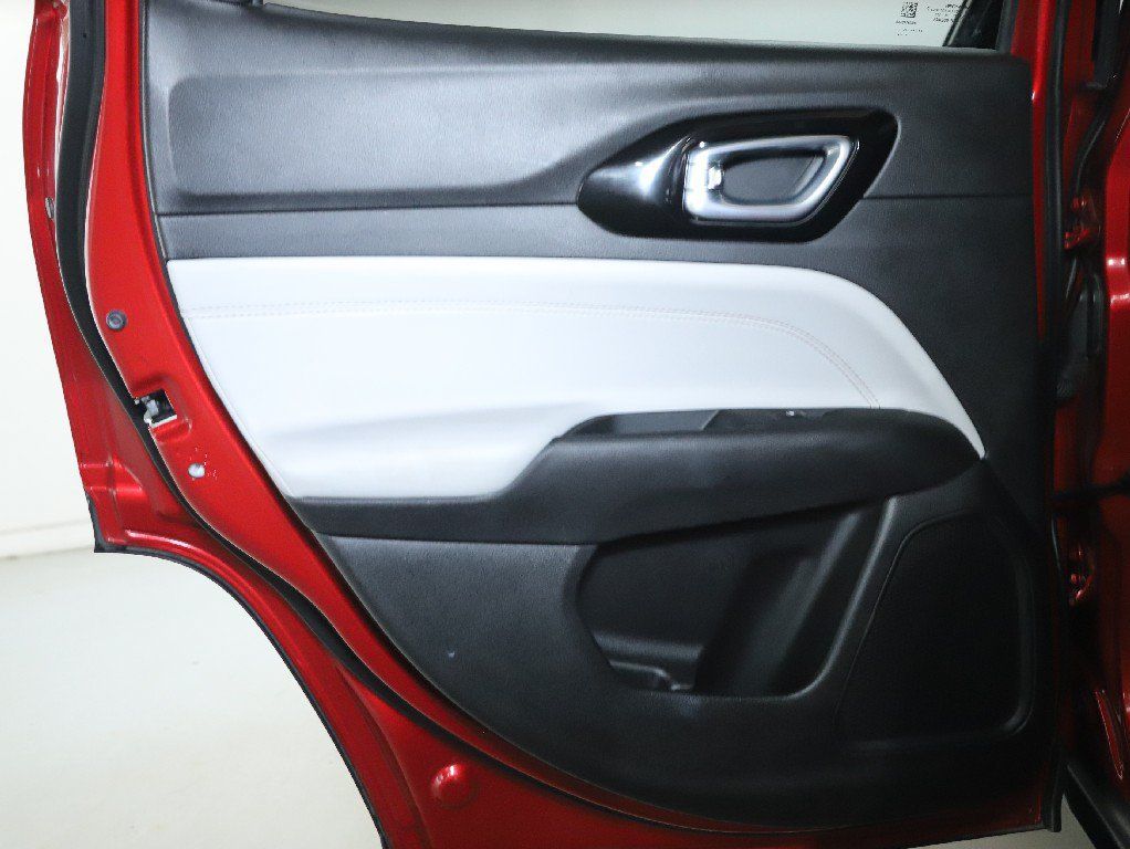 Used 2025 Jeep Compass Limited AWD/4WD image 13