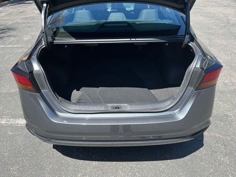 Used 2025 Nissan Altima 2.5 SV FWD image 31