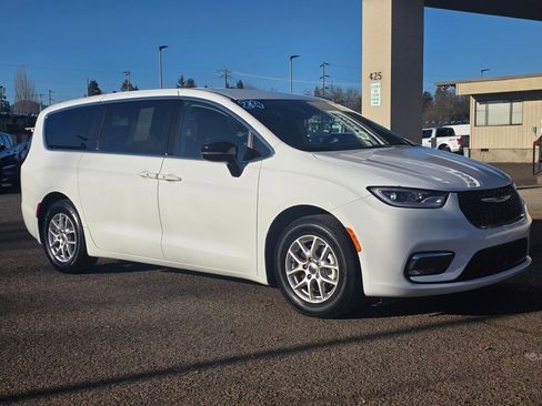 Used 2024 Chrysler Pacifica Touring-L image 31