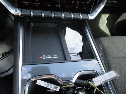 Used 2025 GMC Acadia Elevation image 18