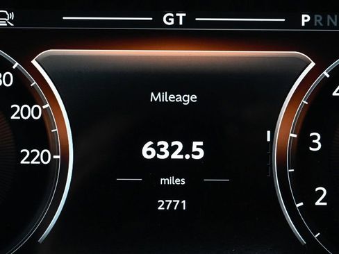 Used 2025 Aston Martin DBX 707 image 12