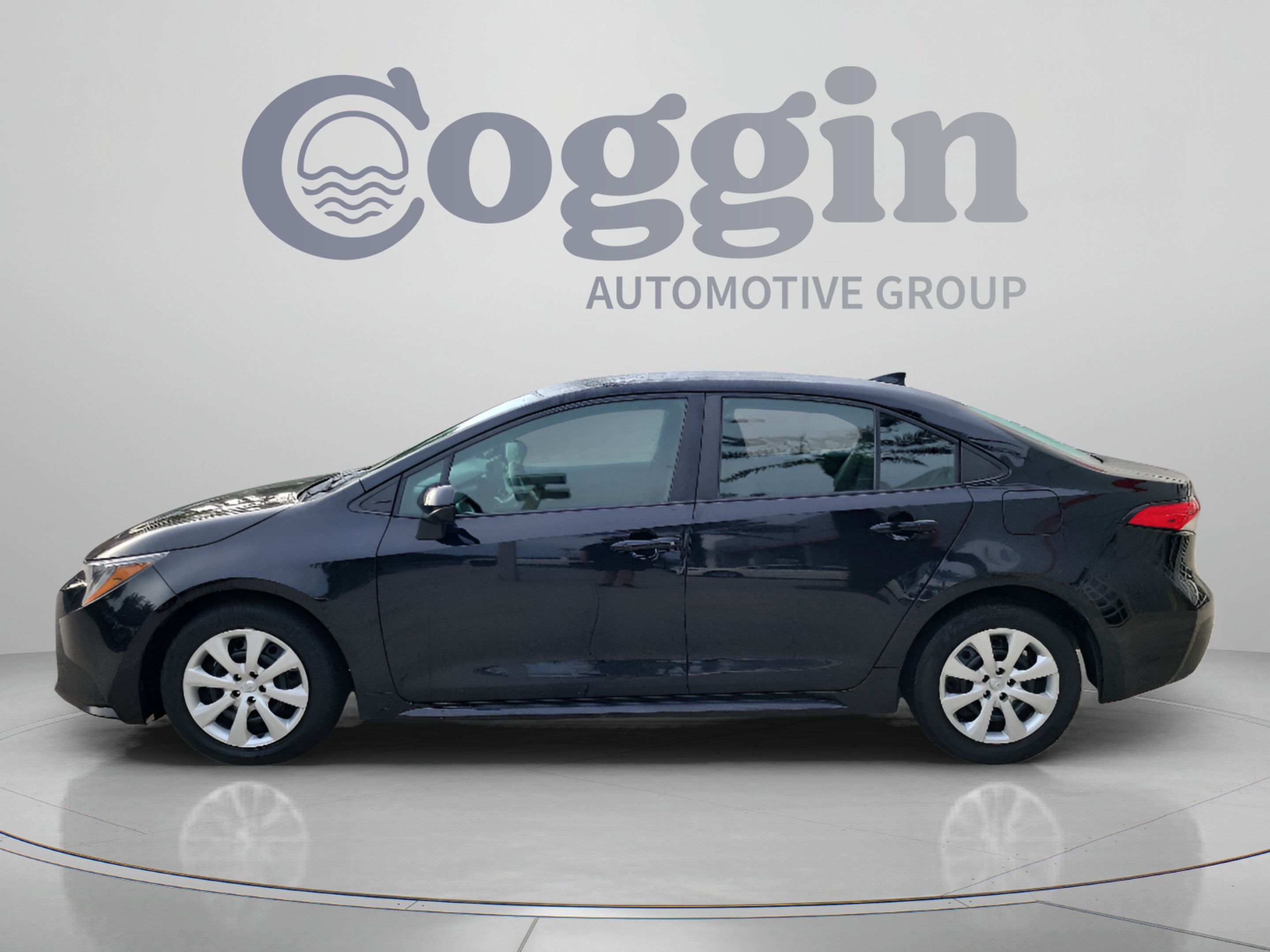 Used 2024 Toyota Corolla LE FWD image 2