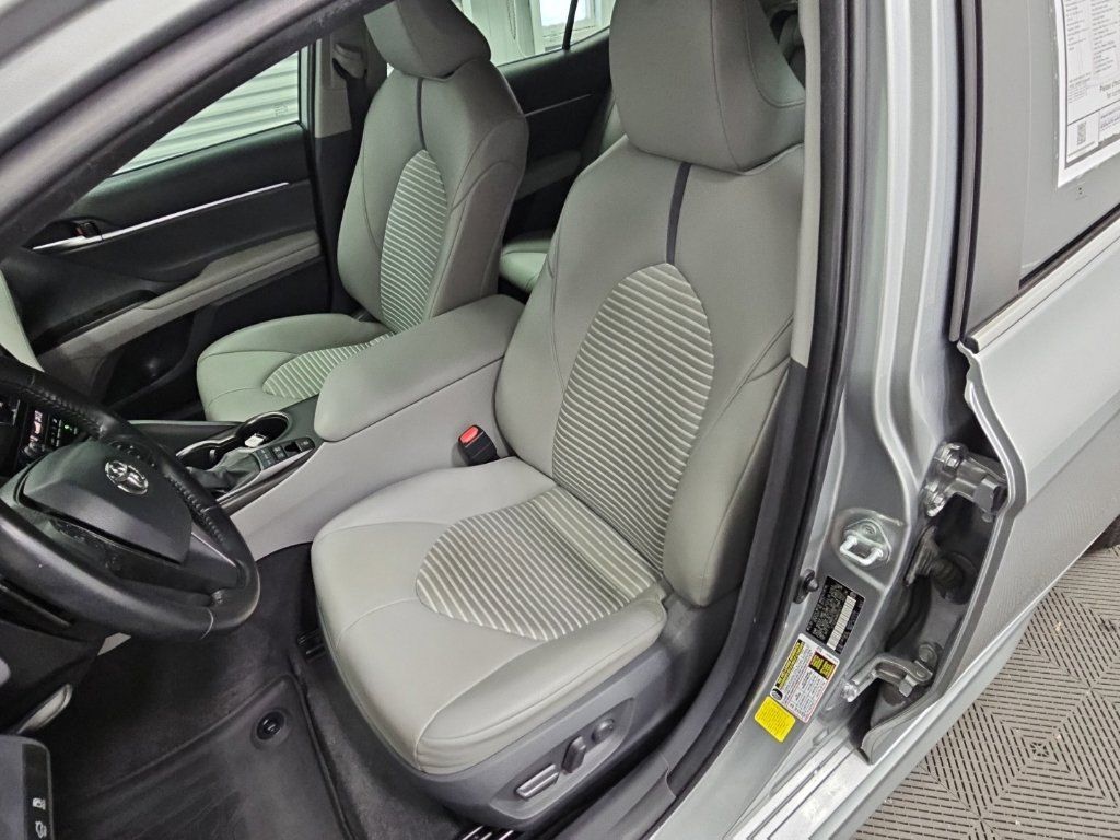 Used 2021 Toyota Camry SE FWD image 29