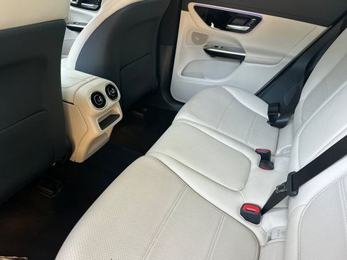 Used 2024 Mercedes-Benz GLC 300 4MATIC image 26