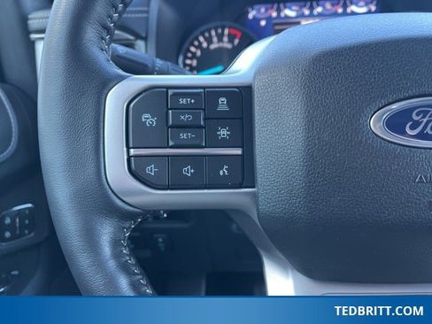 Used 2024 Ford Expedition XLT image 31