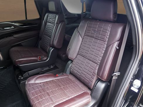 Used 2022 Cadillac Escalade Sport Platinum w/ LPO, ONYX Package AWD/4WD image 26