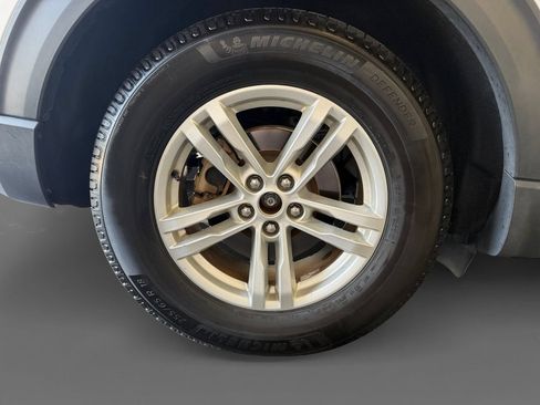 Used 2021 Ford Explorer XLT RWD image 11