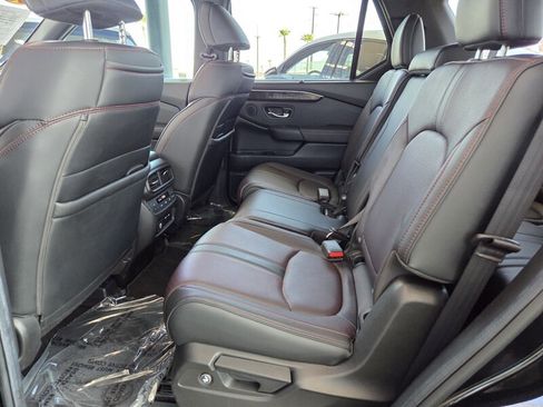 Used 2025 Honda Pilot Black Edition image 14