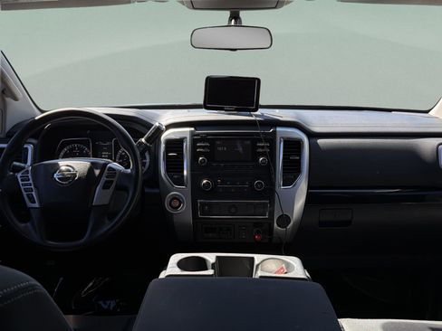 Used 2017 Nissan Titan SV image 29